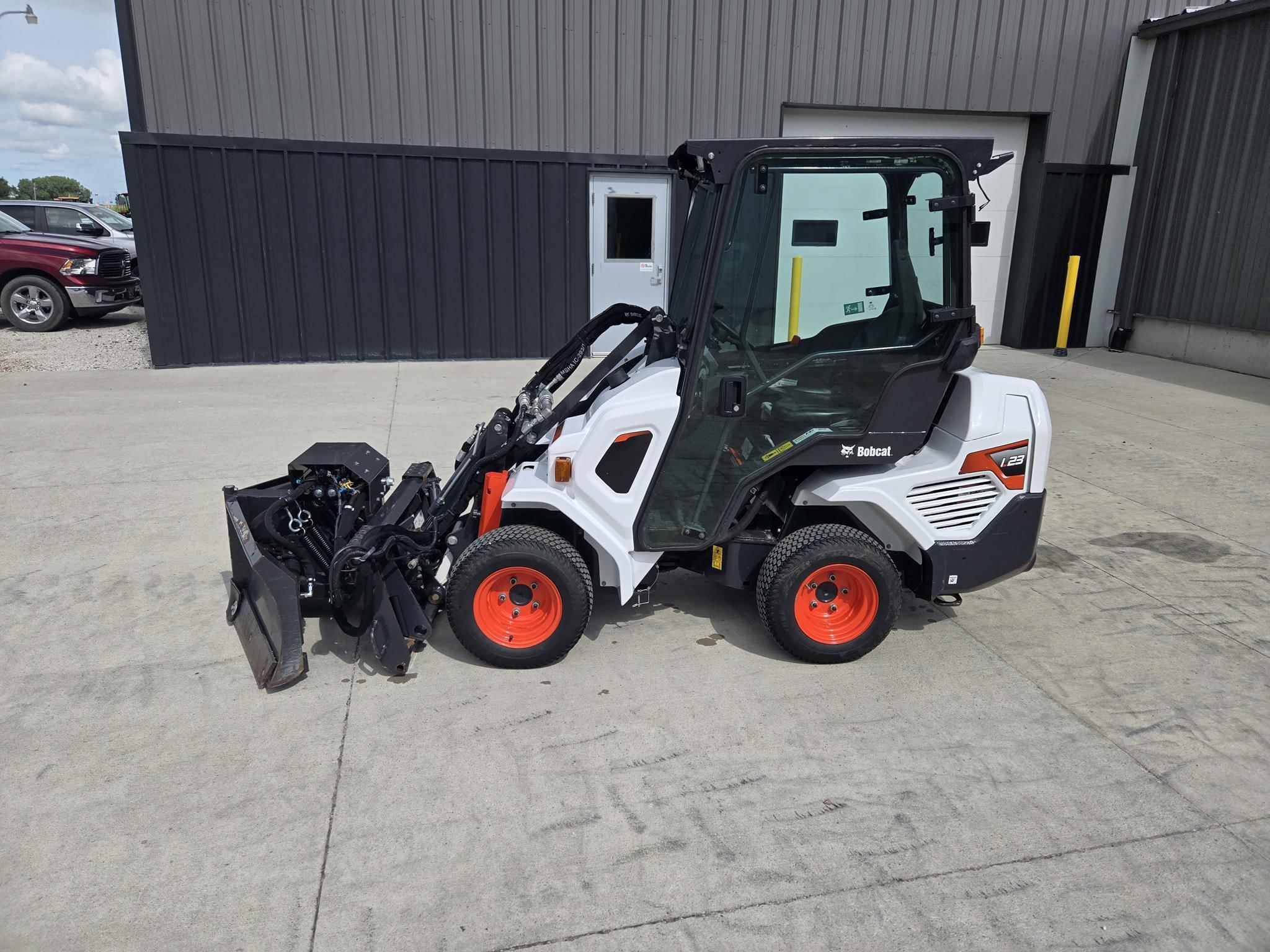 2021 Bobcat L23 Equipment Image0