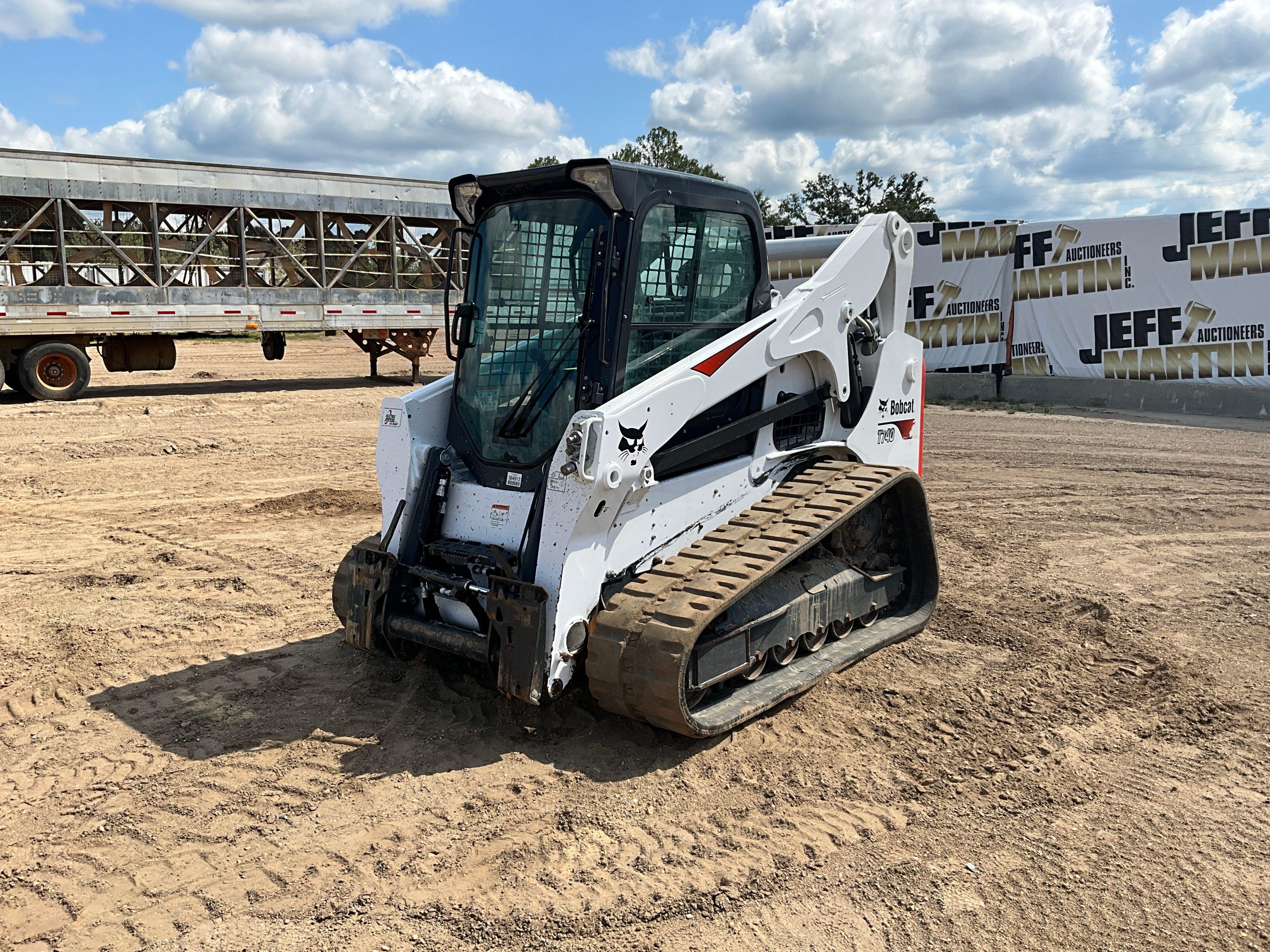 Main image Bobcat T740