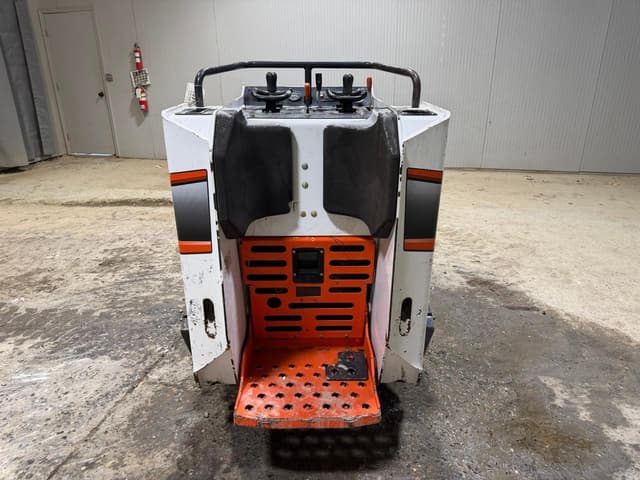 Image of Bobcat MT100 equipment image 3