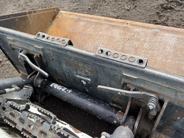 Image of Bobcat S590 equipment image 3