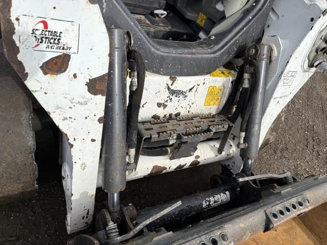 Image of Bobcat S590 equipment image 4
