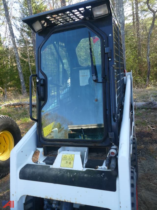 Image of Bobcat S70 equipment image 3