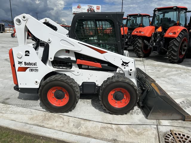Image of Bobcat S740 equipment image 2