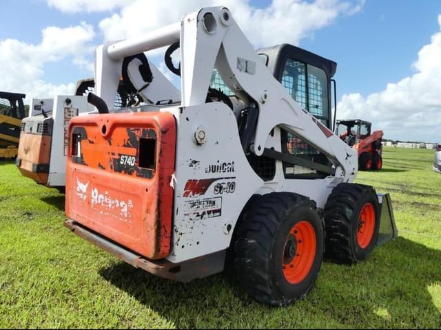 Image of Bobcat S740 equipment image 2