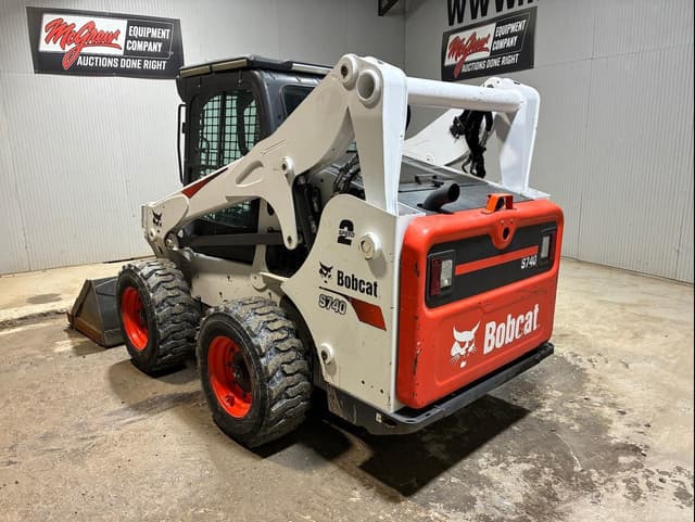 Image of Bobcat S740 equipment image 2