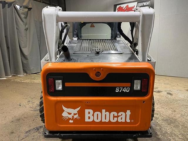 Image of Bobcat S740 equipment image 3