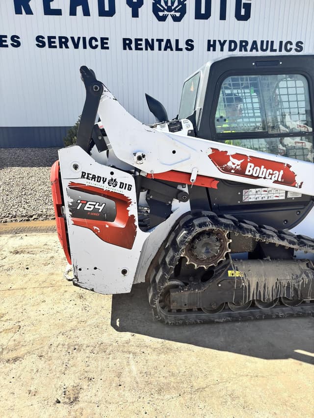 Image of Bobcat T64 equipment image 1