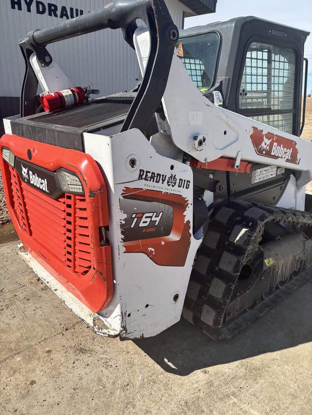 Image of Bobcat T64 equipment image 2