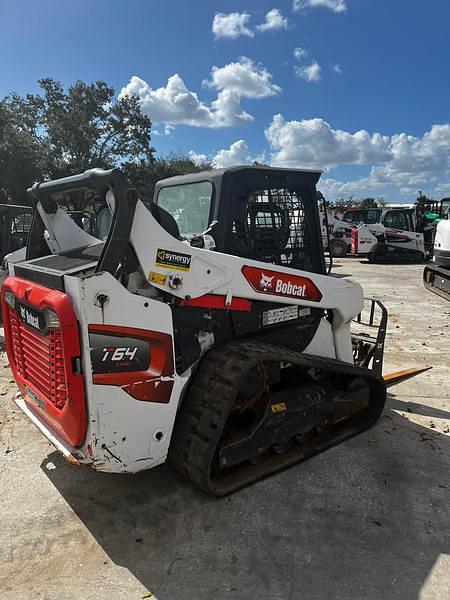 Image of Bobcat T64 equipment image 2