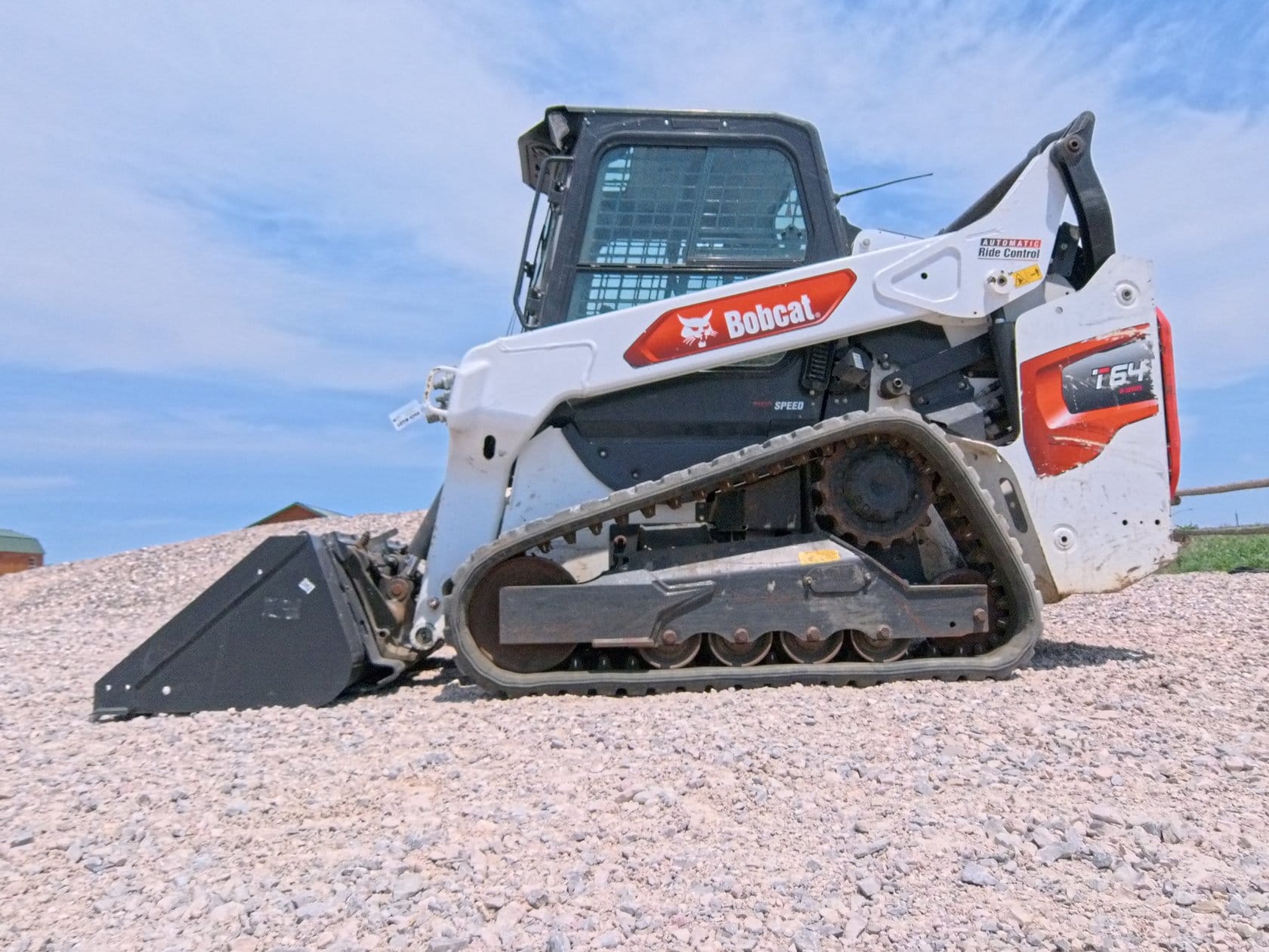 2021 Bobcat T64 Equipment Image0
