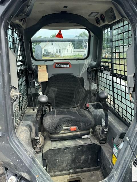 Image of Bobcat T66 equipment image 3
