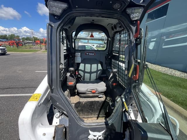 Image of Bobcat T66 equipment image 3