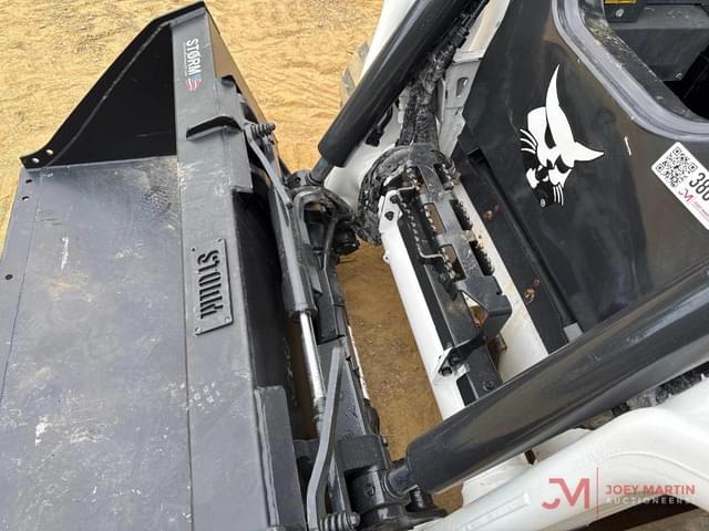Image of Bobcat T66 equipment image 4
