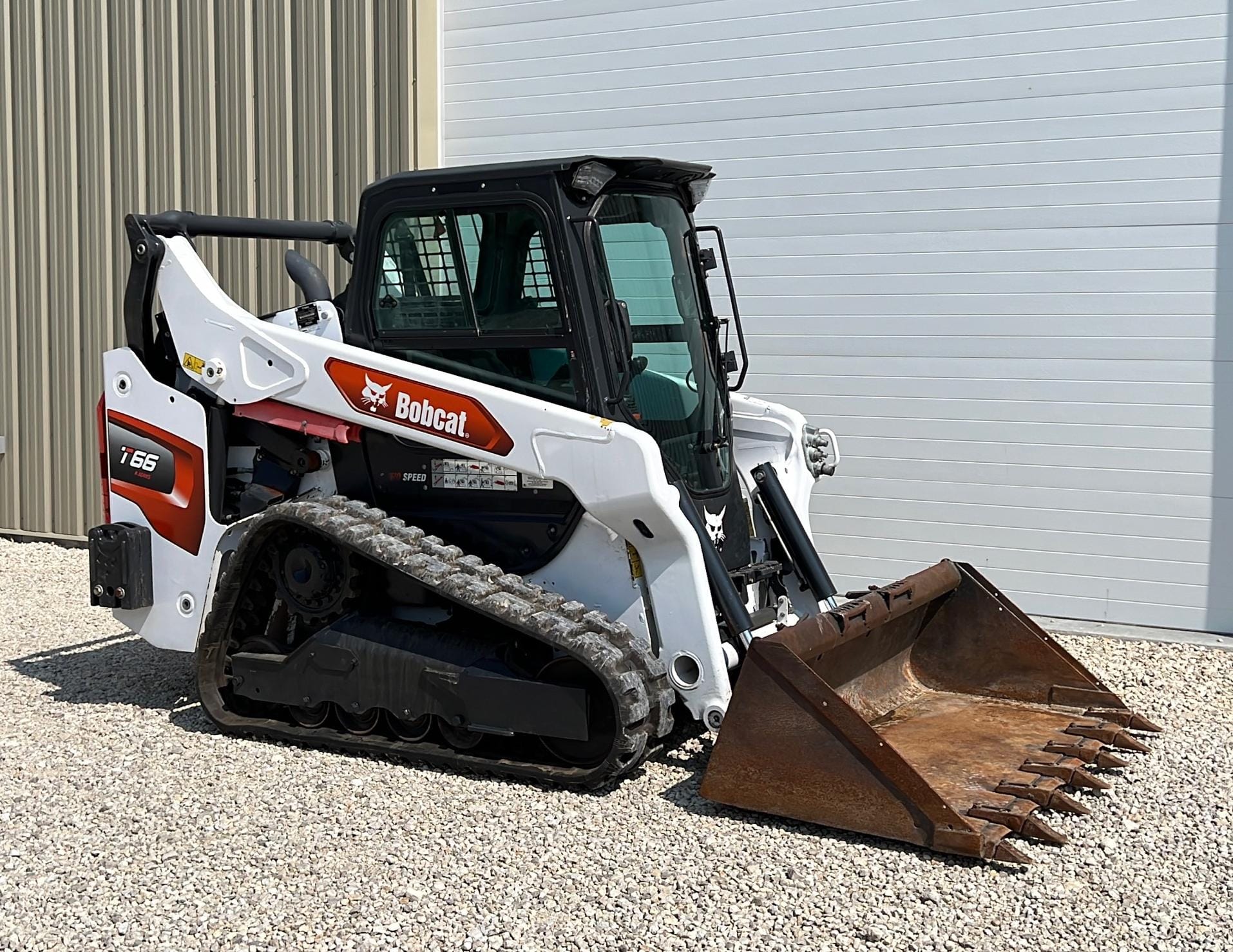 Main image Bobcat T66