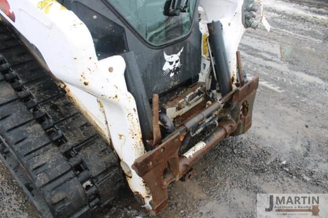 Image of Bobcat T66 equipment image 4