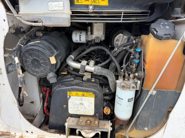 Image of Bobcat T66 equipment image 4