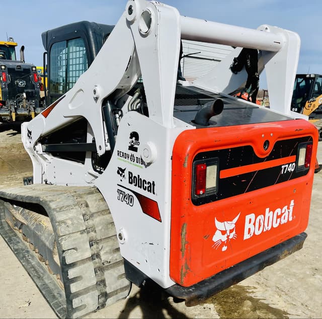 Image of Bobcat T740 equipment image 4