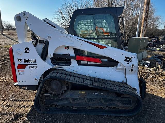 Image of Bobcat T740 equipment image 1