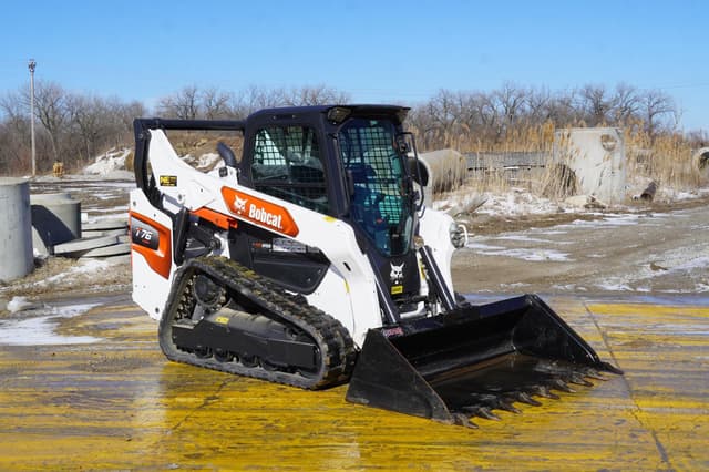 Image of Bobcat T76 equipment image 4