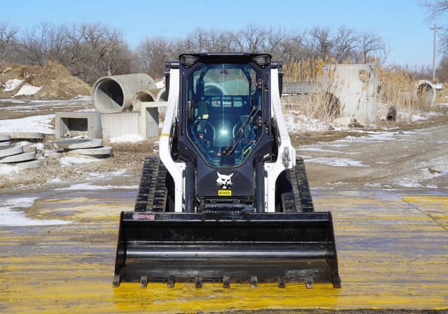 Image of Bobcat T76 equipment image 3
