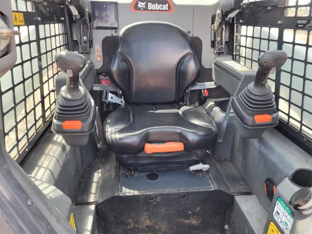 Image of Bobcat T76 equipment image 3