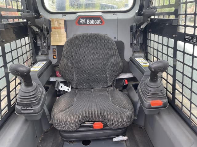 Image of Bobcat T76 equipment image 4