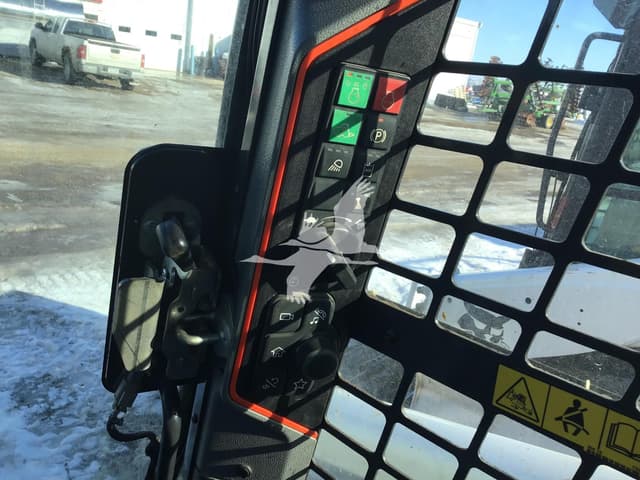 Image of Bobcat T76 equipment image 4