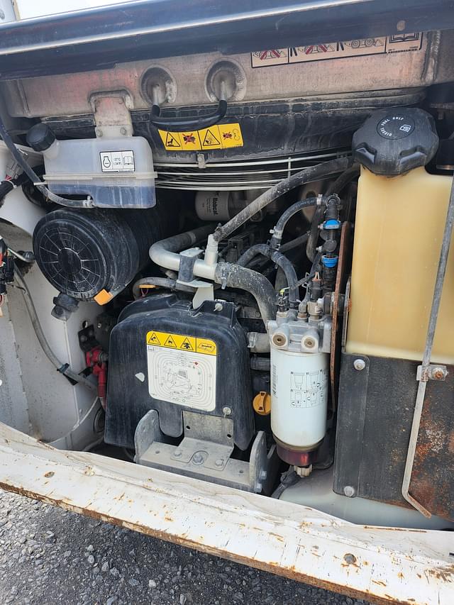 Image of Bobcat T76 equipment image 4