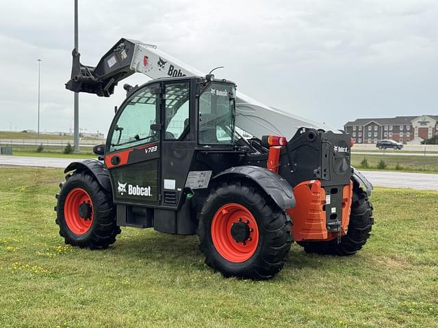 Image of Bobcat V723 equipment image 3