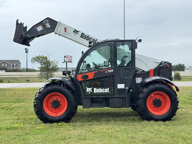 Image of Bobcat V723 equipment image 2