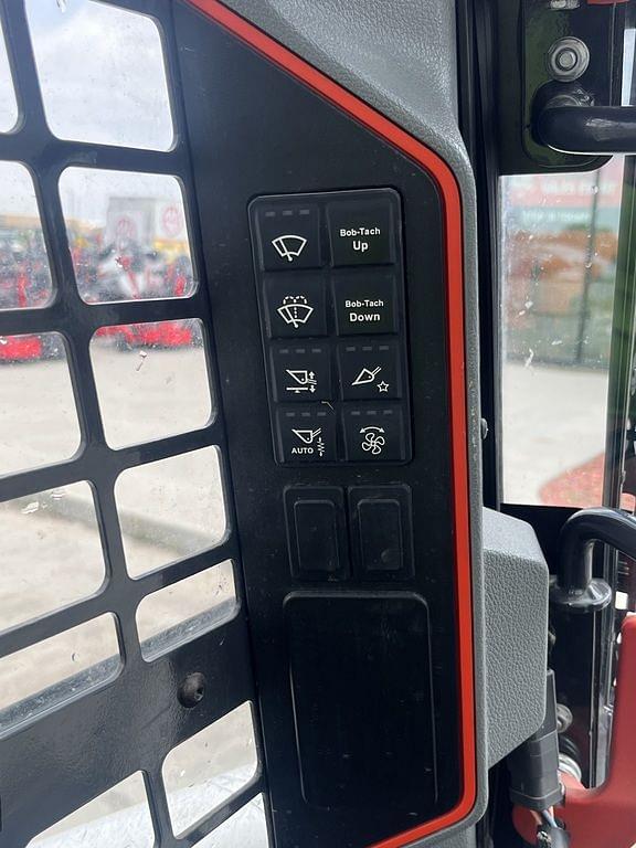 Image of Bobcat S76 equipment image 4