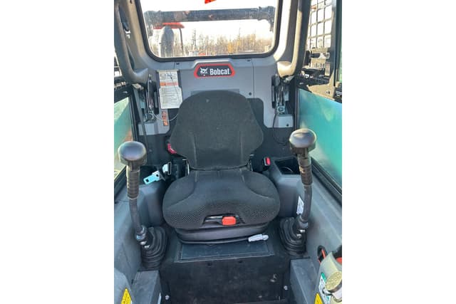 Image of Bobcat T66 equipment image 3