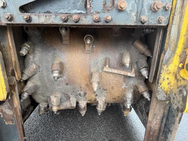 Image of Bomag BM600/15 equipment image 4