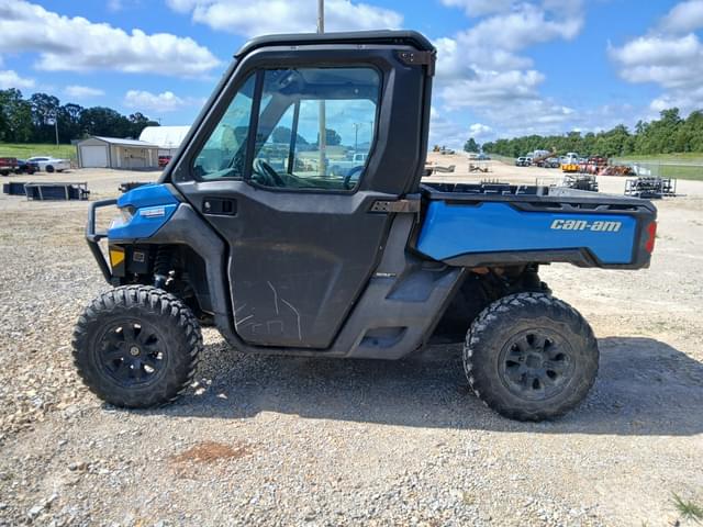 Image of Can-Am Defender XT HD10 equipment image 2