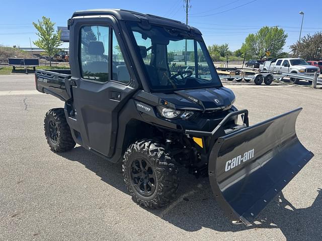 Image of Can-Am Defender HD10 equipment image 2