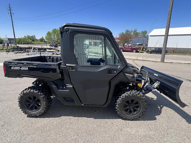 Image of Can-Am Defender HD10 equipment image 3