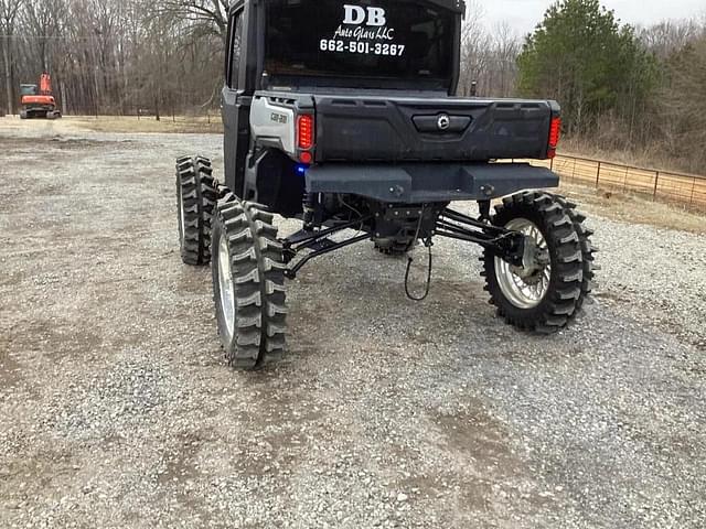 Image of Can-Am Defender HD10 equipment image 3