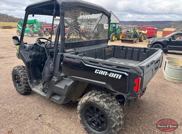 Image of Can-Am Defender HD8 equipment image 4