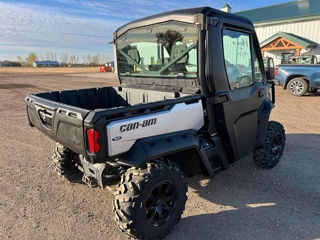 Image of Can-Am Defender equipment image 4