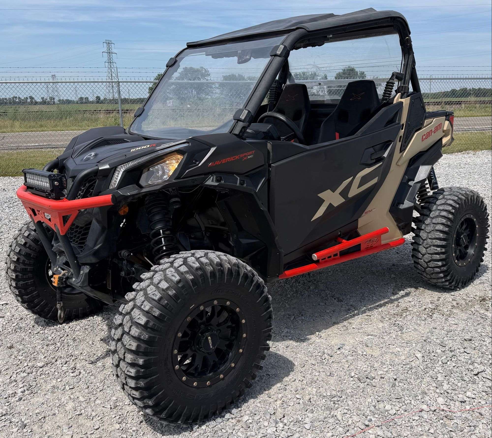 2021 Can-Am Maverick Sport X rc 1000R Equipment Image0