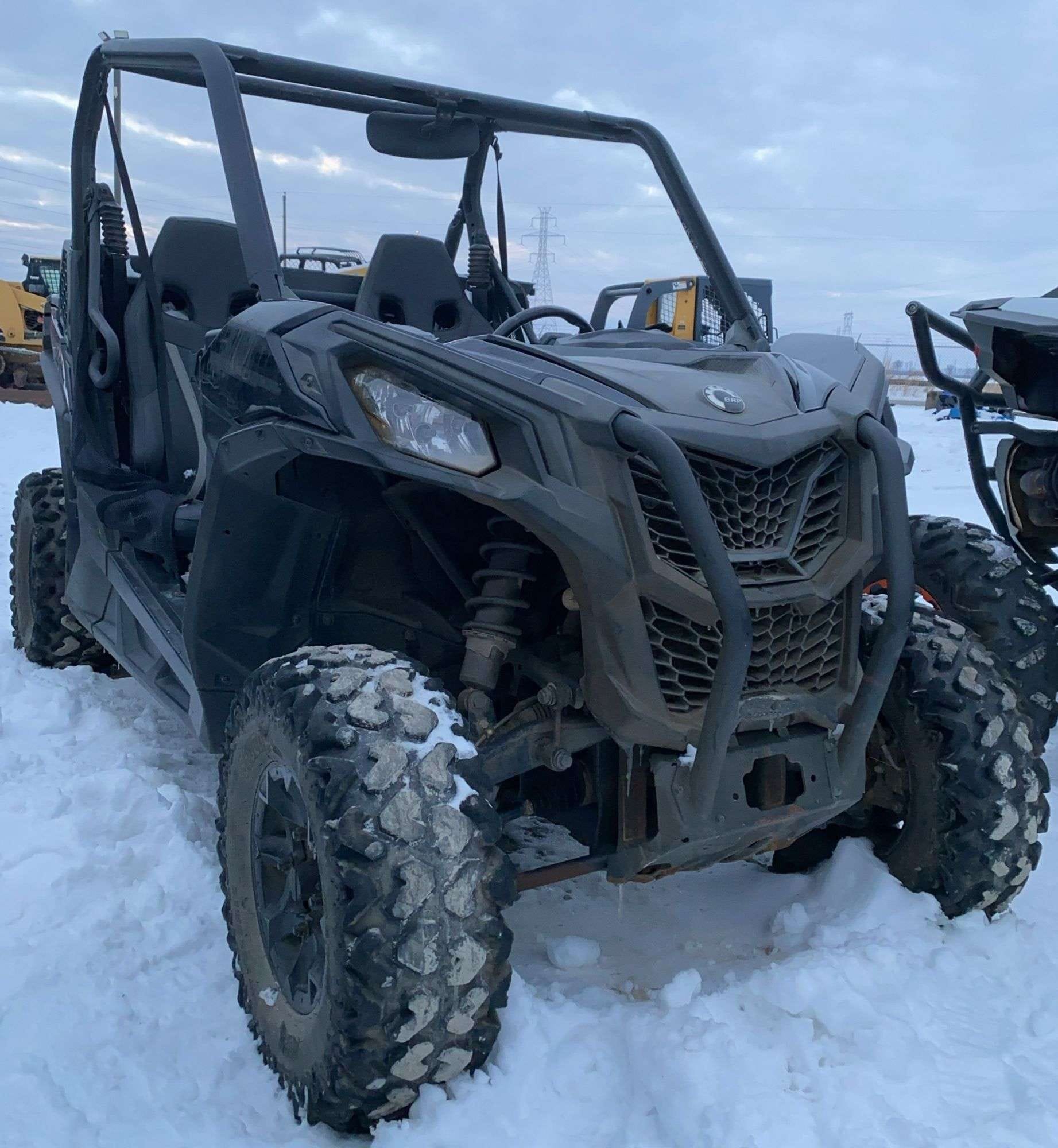 2021 Can-Am Maverick Equipment Image0