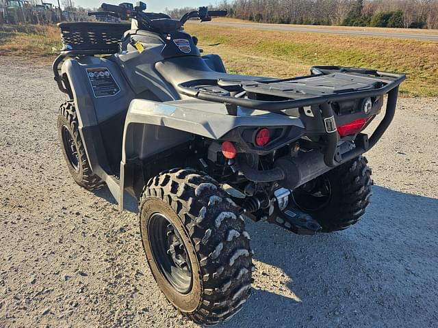 Image of Can-Am Outlander 570 equipment image 3