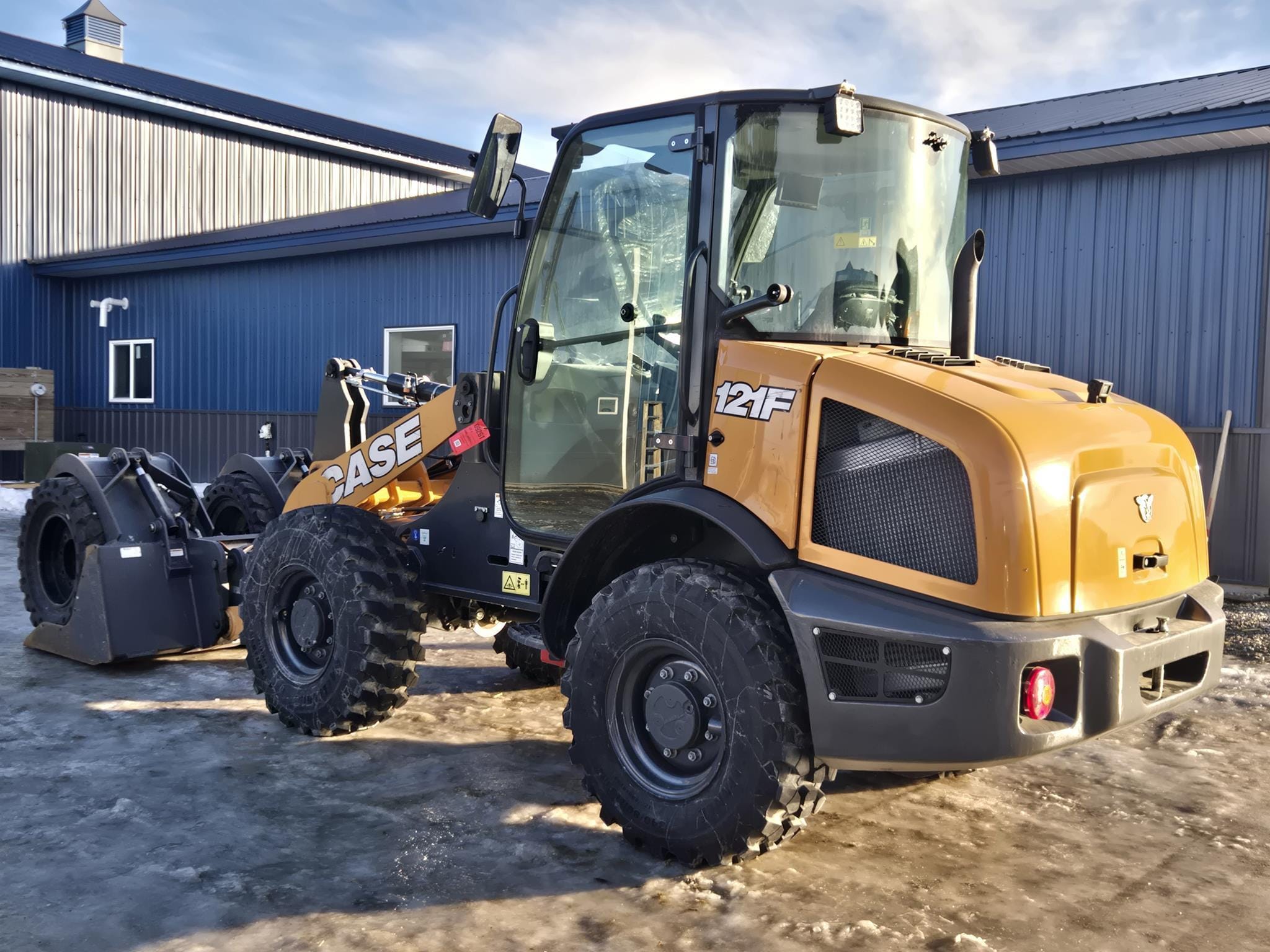 2021 Case 121F Equipment Image0