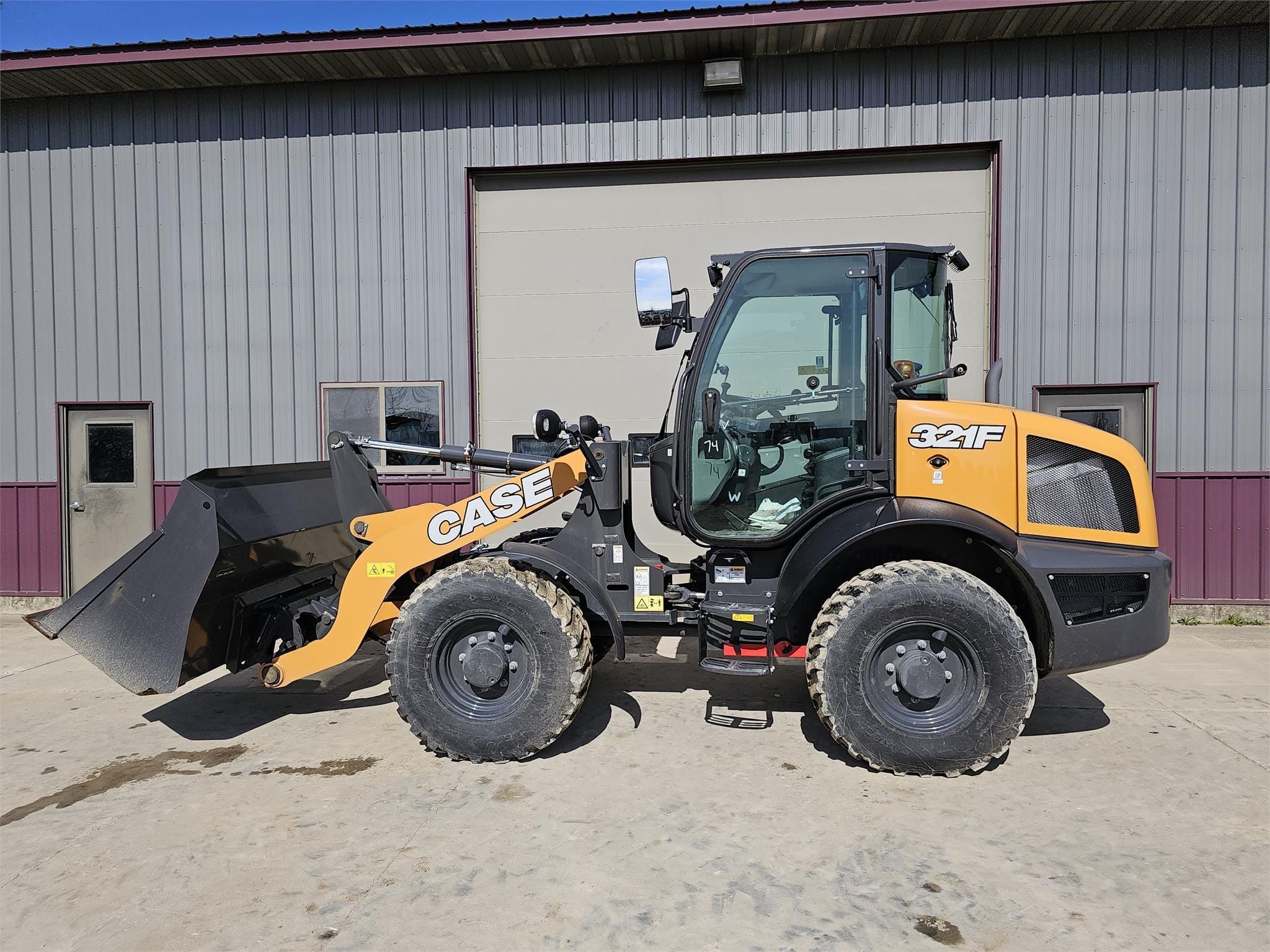 2021 Case 321F Equipment Image0