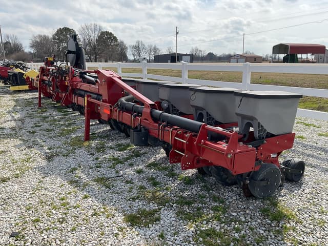Image of Case IH 1235 equipment image 1