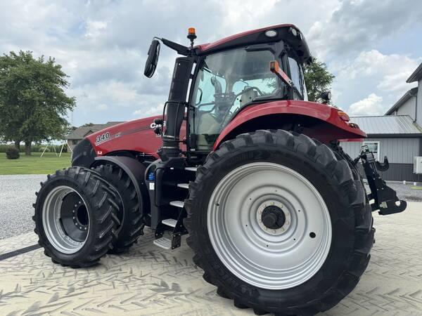 Image of Case IH Magnum 340 equipment image 3