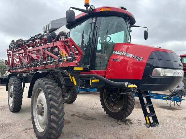 Image of Case IH Patriot 4440 equipment image 1