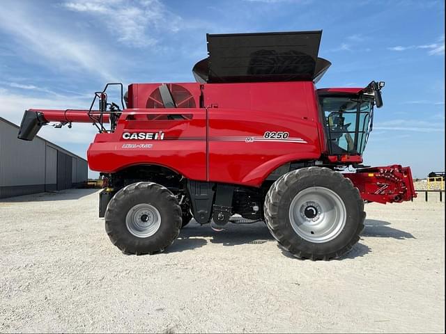 Image of Case IH 8250 equipment image 3