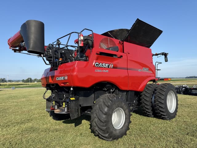 Image of Case IH 8250 equipment image 2
