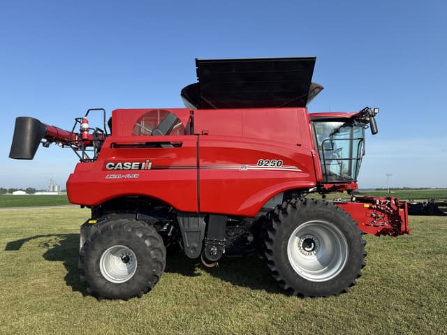 Image of Case IH 8250 equipment image 1